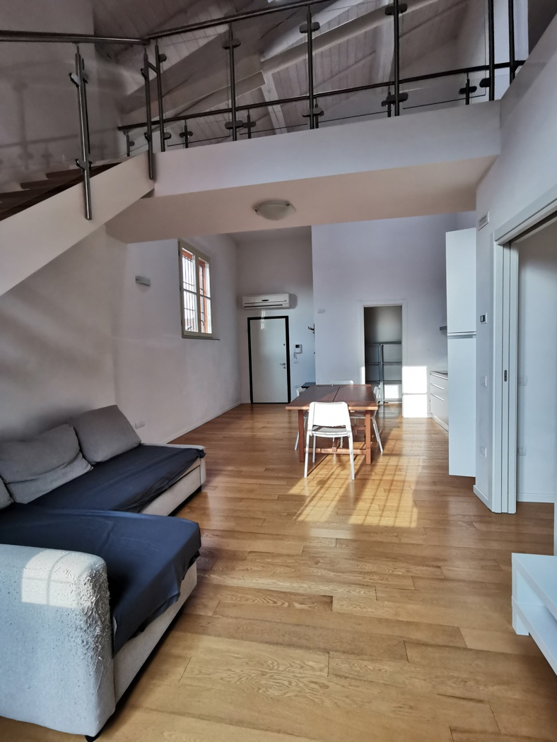 Quadrilocale arredato in affitto a Modena