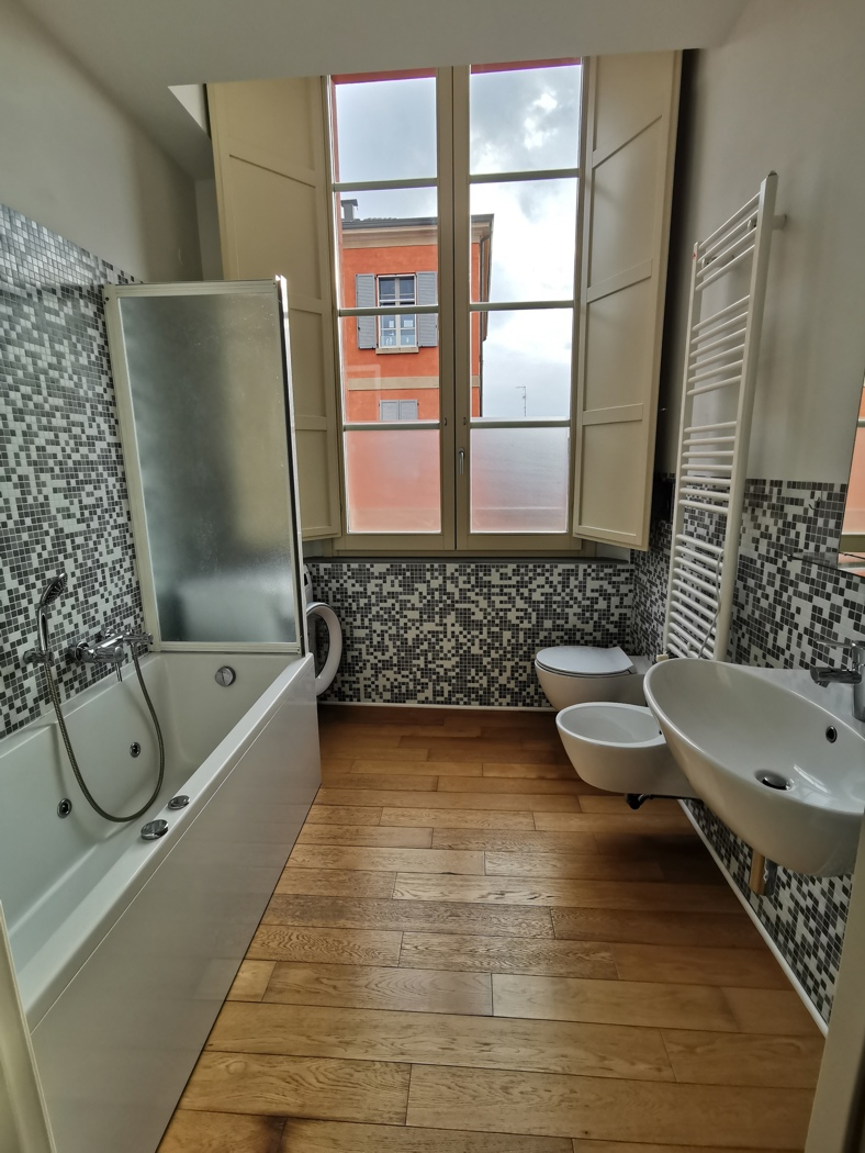 Quadrilocale arredato in affitto a Modena