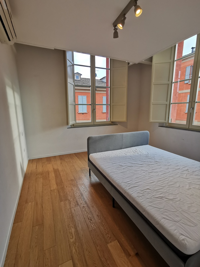 Quadrilocale arredato in affitto a Modena