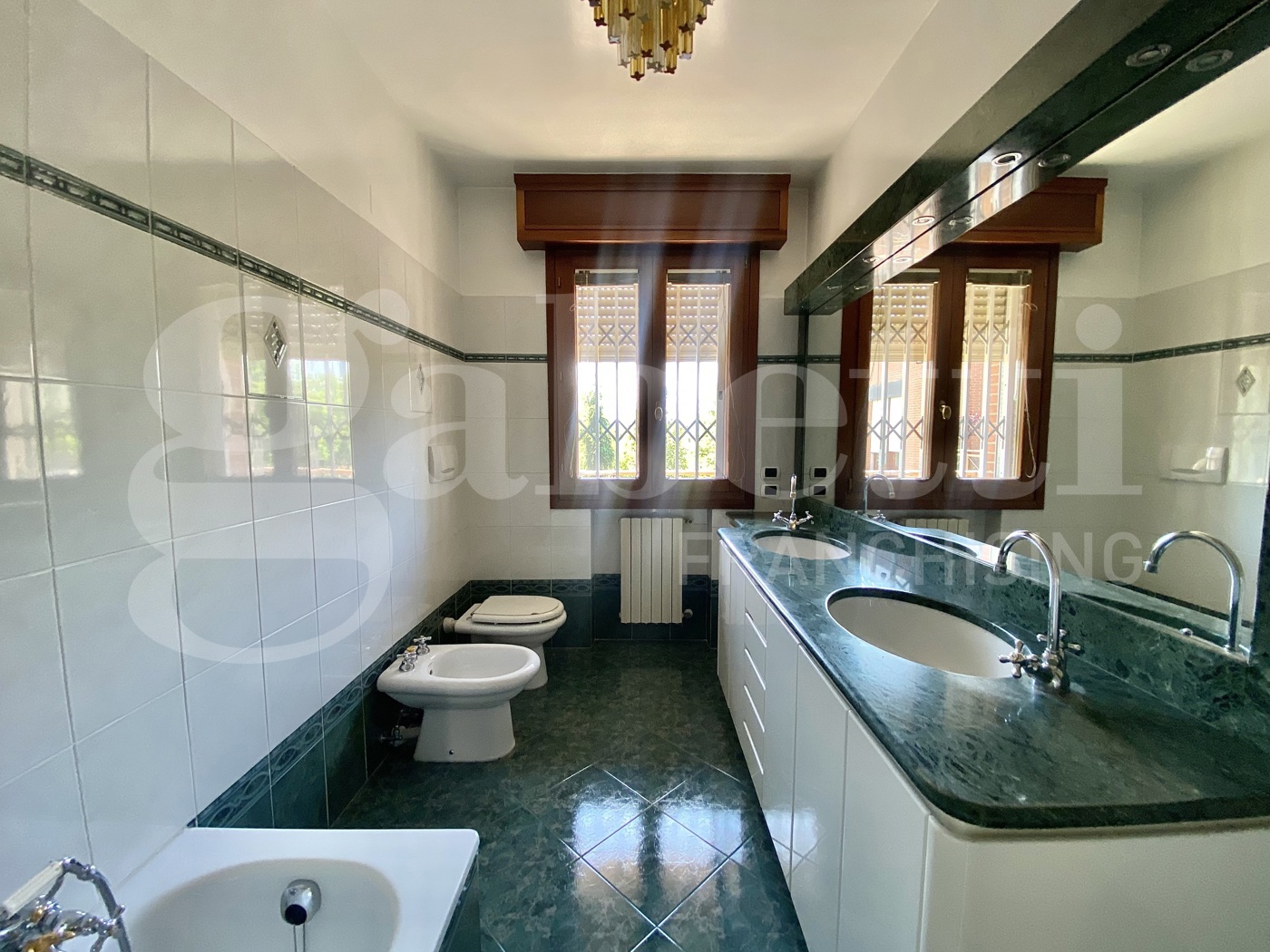 Attico ristrutturato a Modena