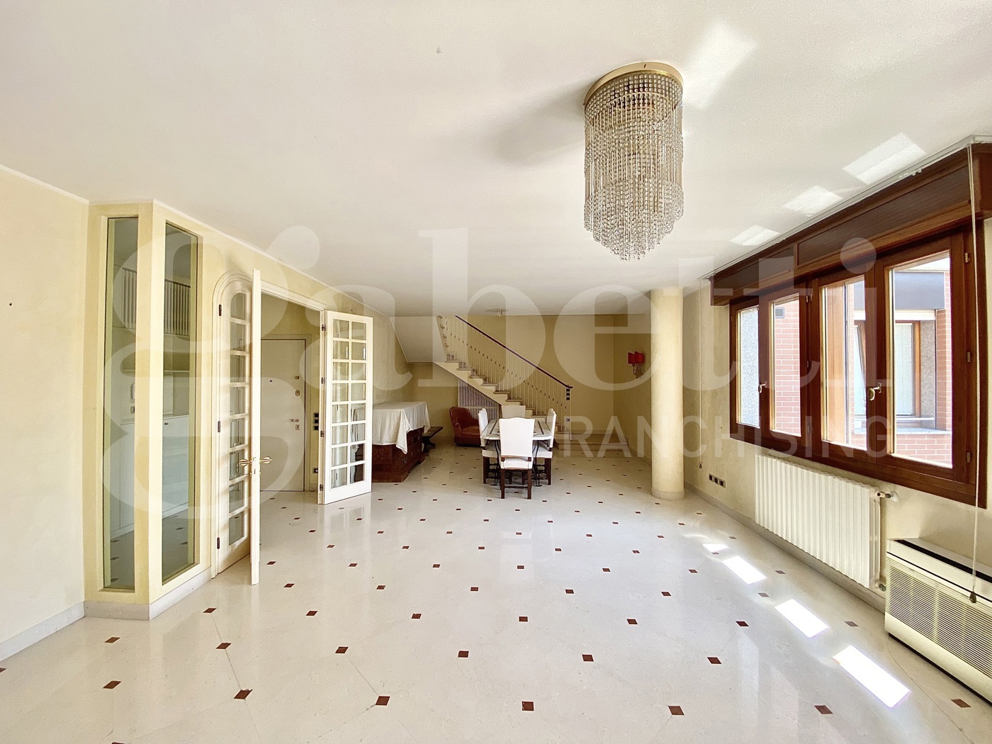 Attico ristrutturato a Modena