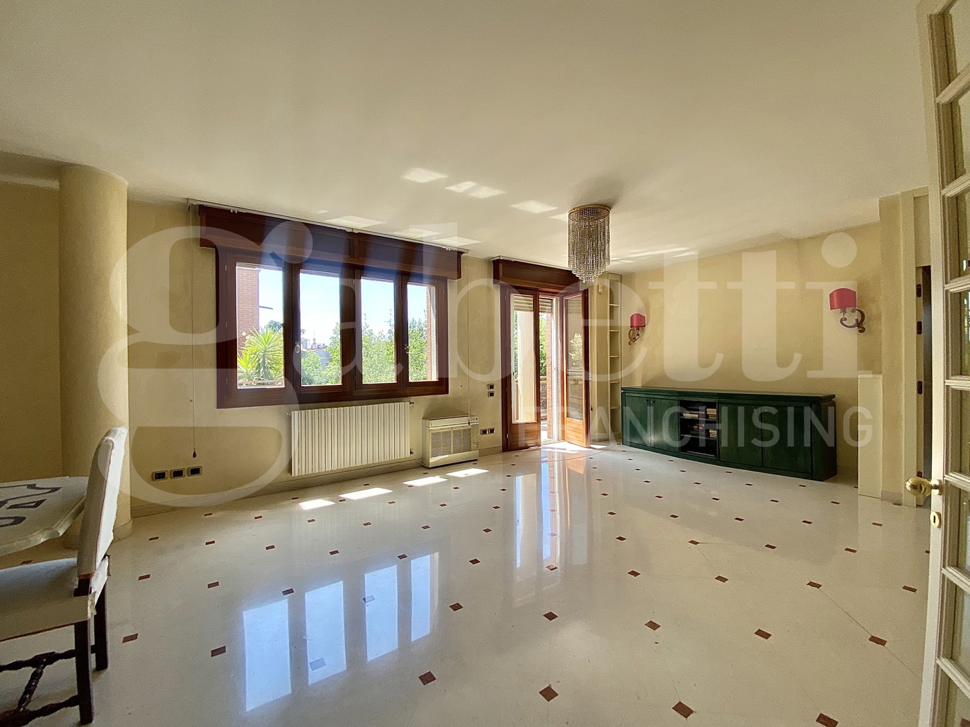 Attico ristrutturato a Modena