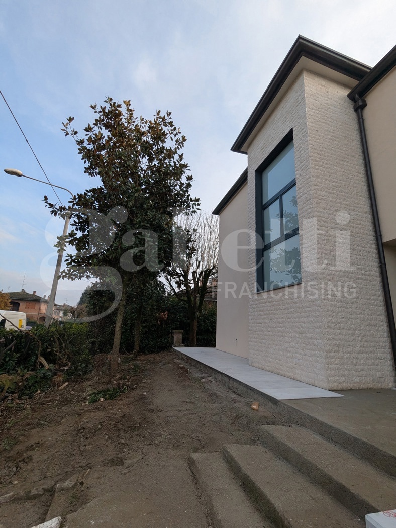 Villa Bifamiliare con giardino a Castelnuovo Rangone