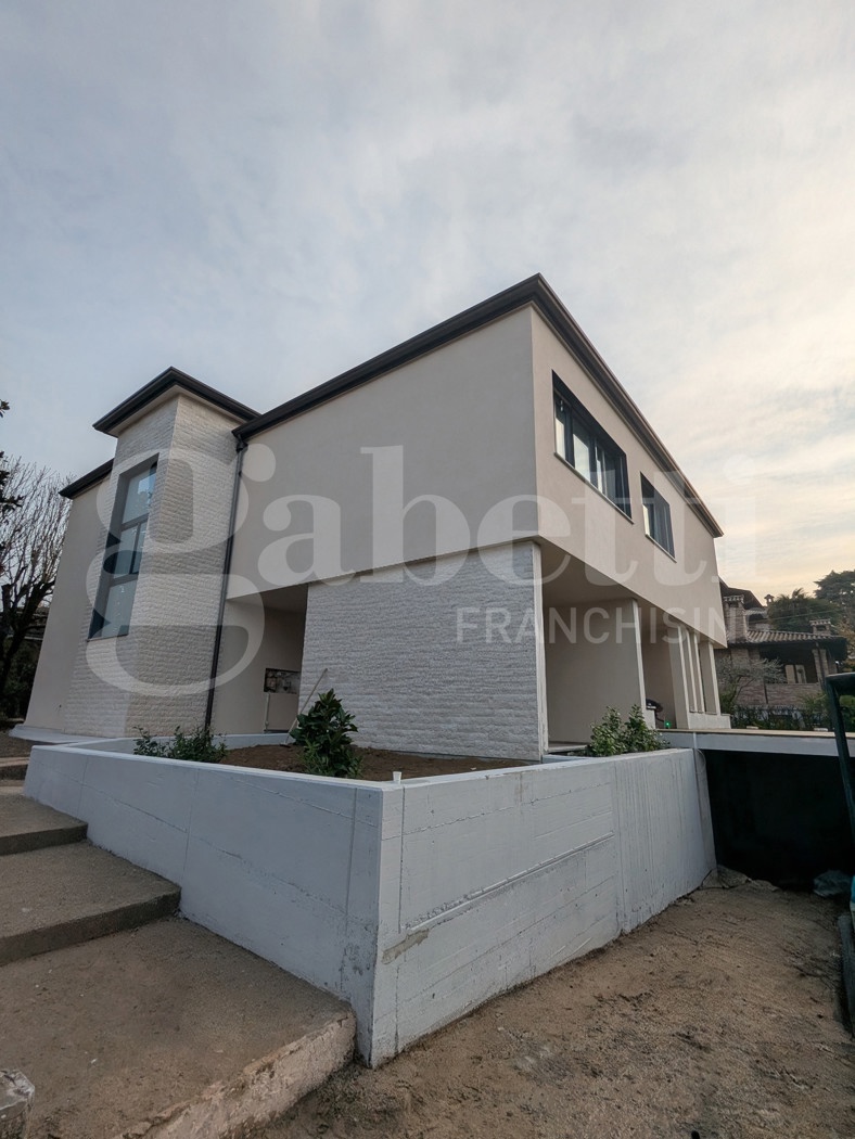 Villa Bifamiliare con giardino a Castelnuovo Rangone