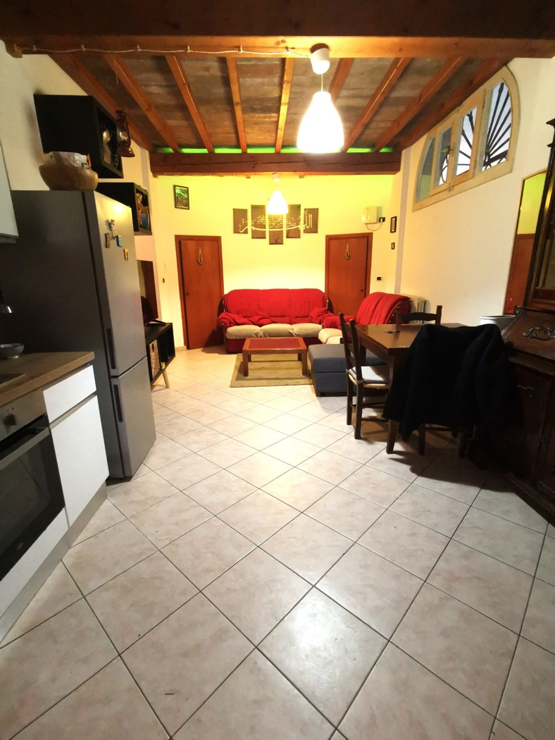 Trilocale arredato in affitto a Modena