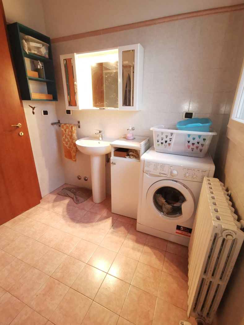 Trilocale arredato in affitto a Modena