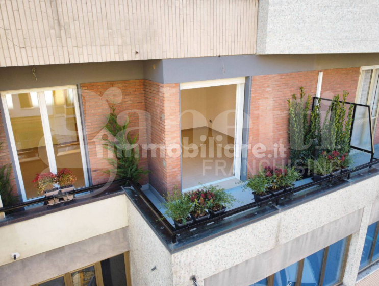 Trilocale arredato in affitto a Modena