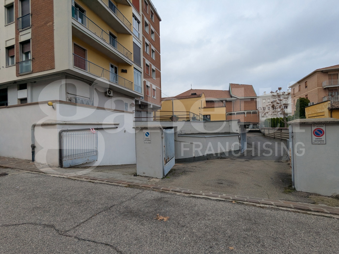 Box/Garage 73mq in vendita a Modena