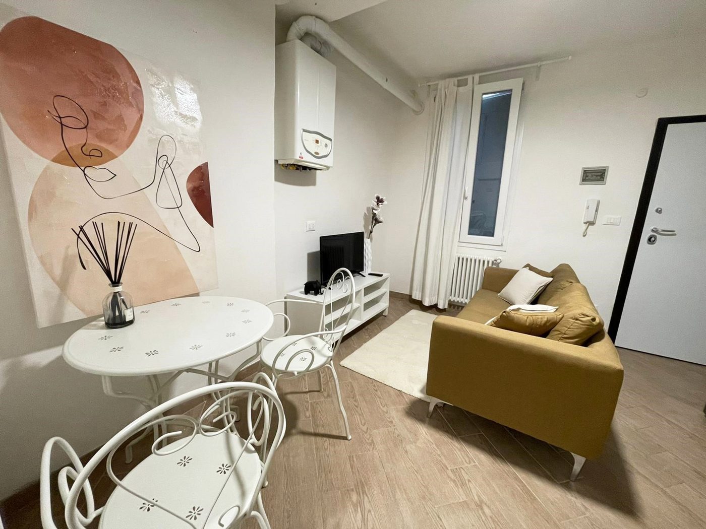 Bilocale arredato in affitto a Modena