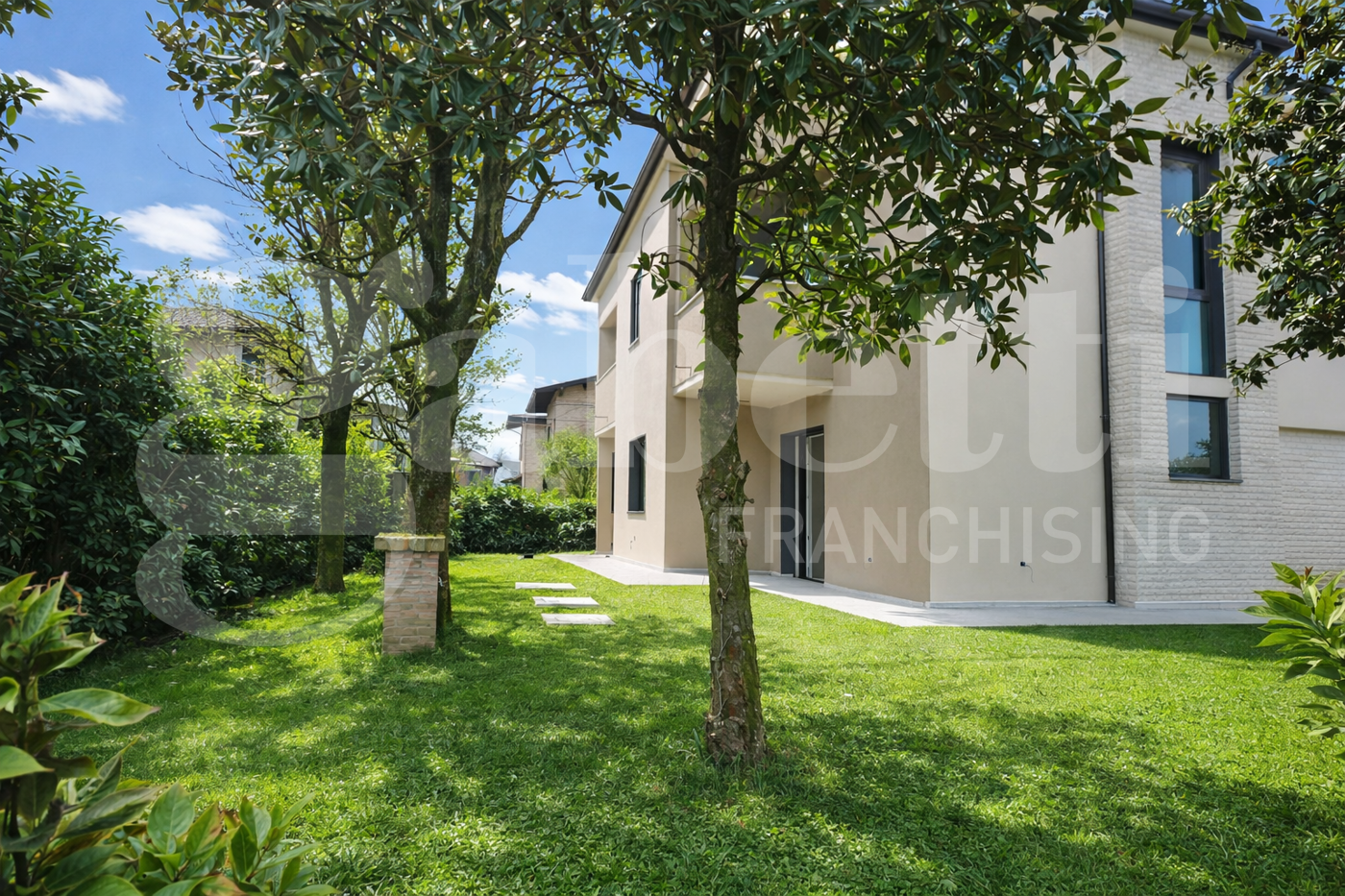 Villa con giardino a Modena