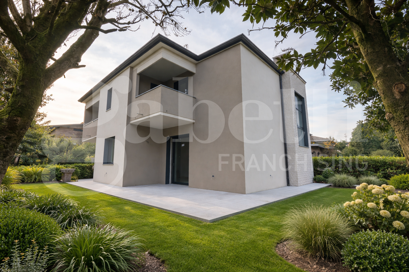 Villa Bifamiliare con giardino a Modena