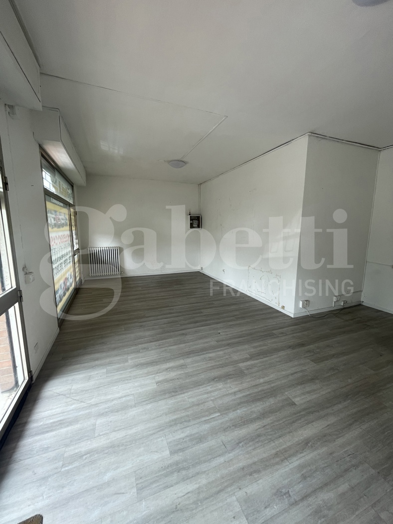 Ufficio con box doppio a Modena