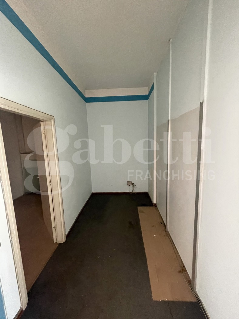 Ufficio con box doppio a Modena