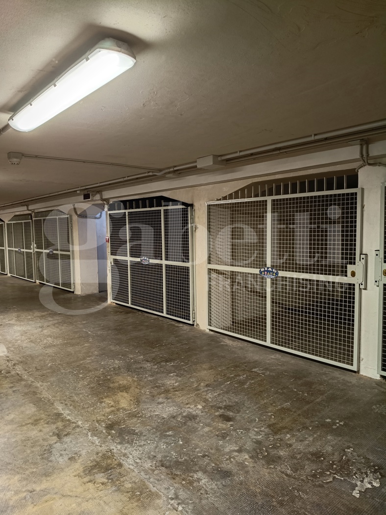 Box/Garage 12mq in affitto a Modena