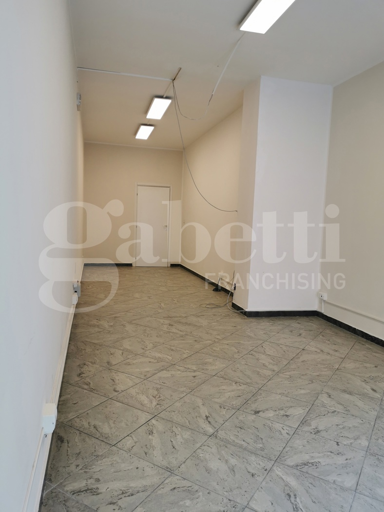 Negozio in affitto a Modena