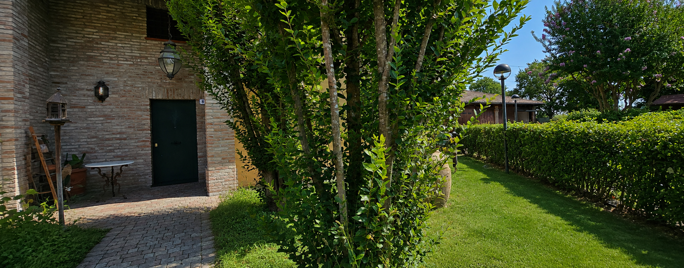 Villa Bifamiliare con giardino a Modena