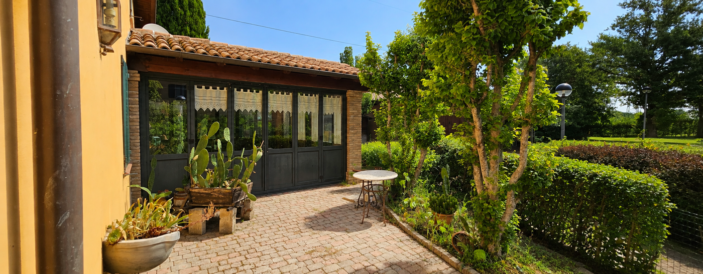 Villa Bifamiliare con giardino a Modena