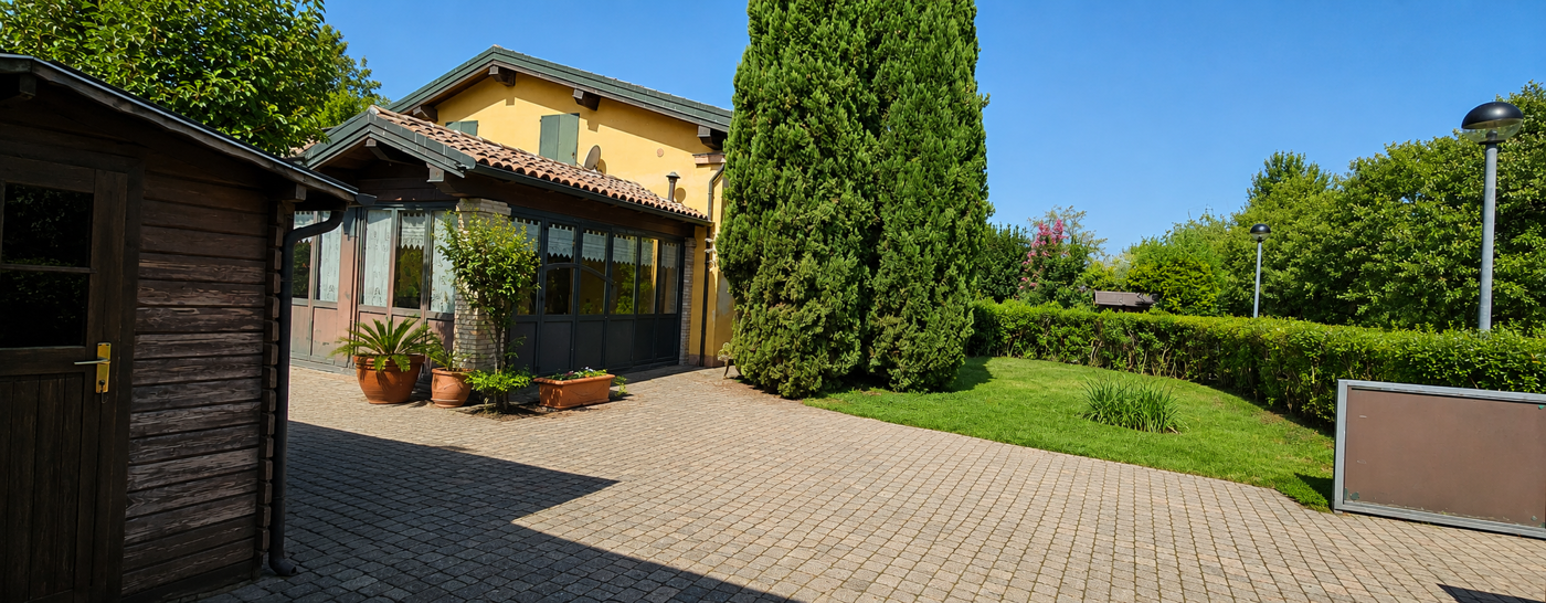Villa Bifamiliare con giardino a Modena