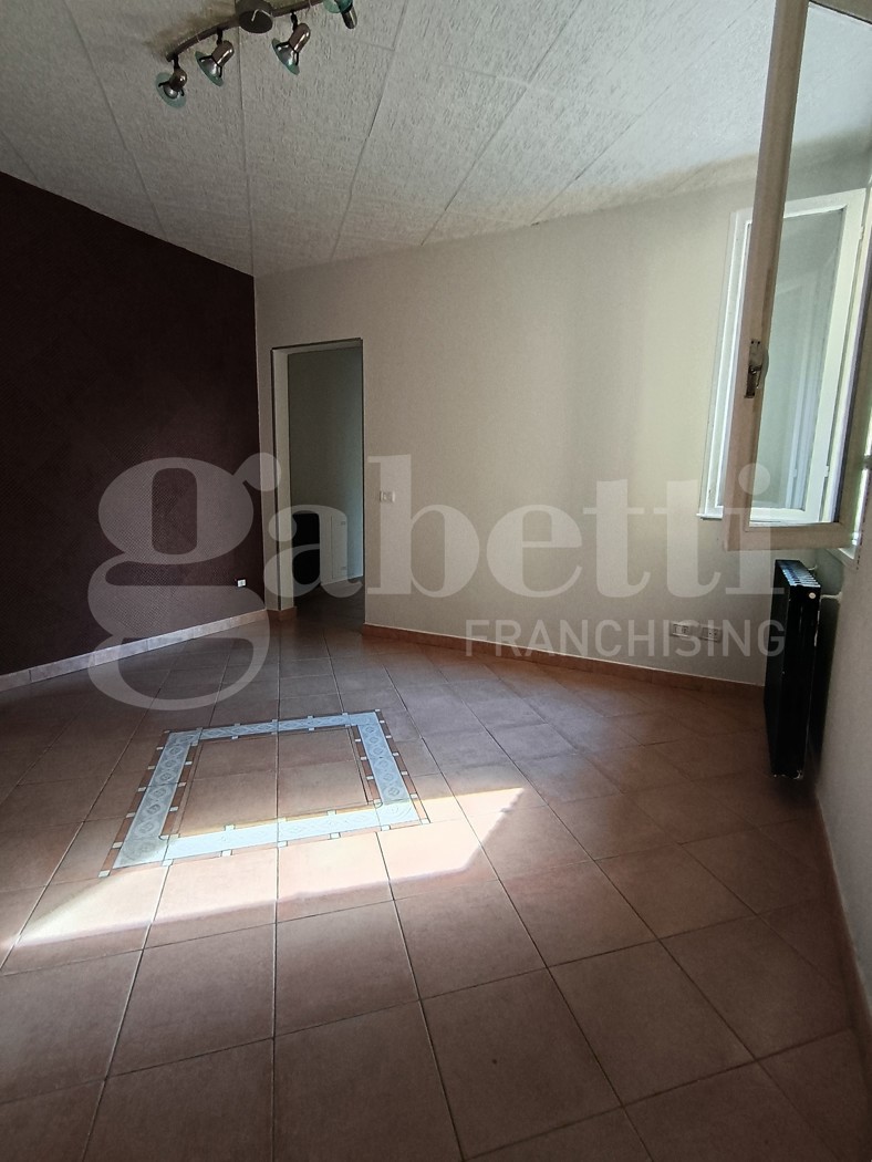 Trilocale da ristrutturare a Modena