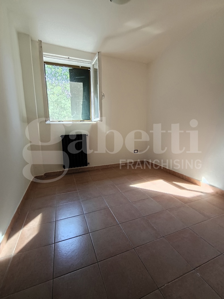 Trilocale da ristrutturare a Modena