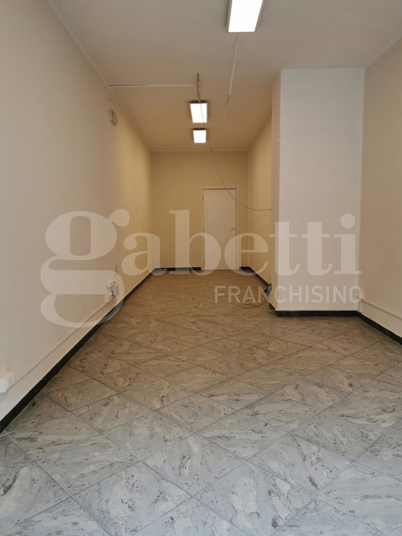 Negozio in affitto a Modena