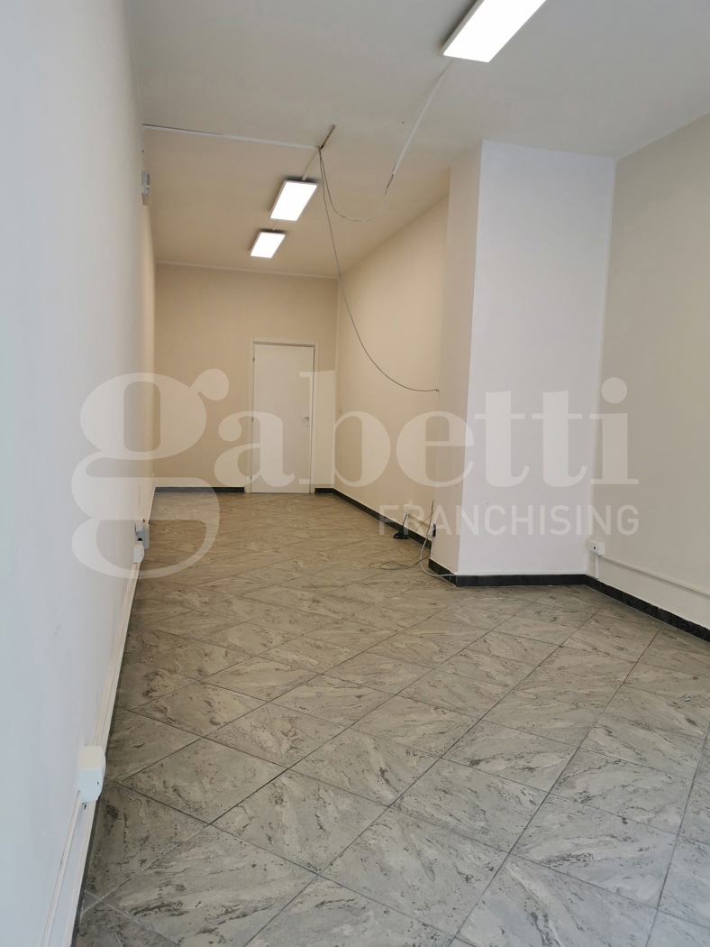 Negozio in affitto a Modena