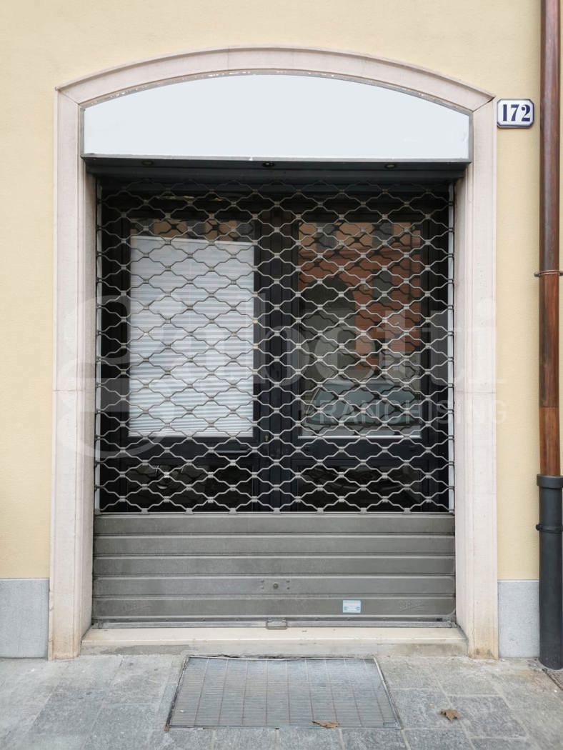 Negozio in affitto a Modena