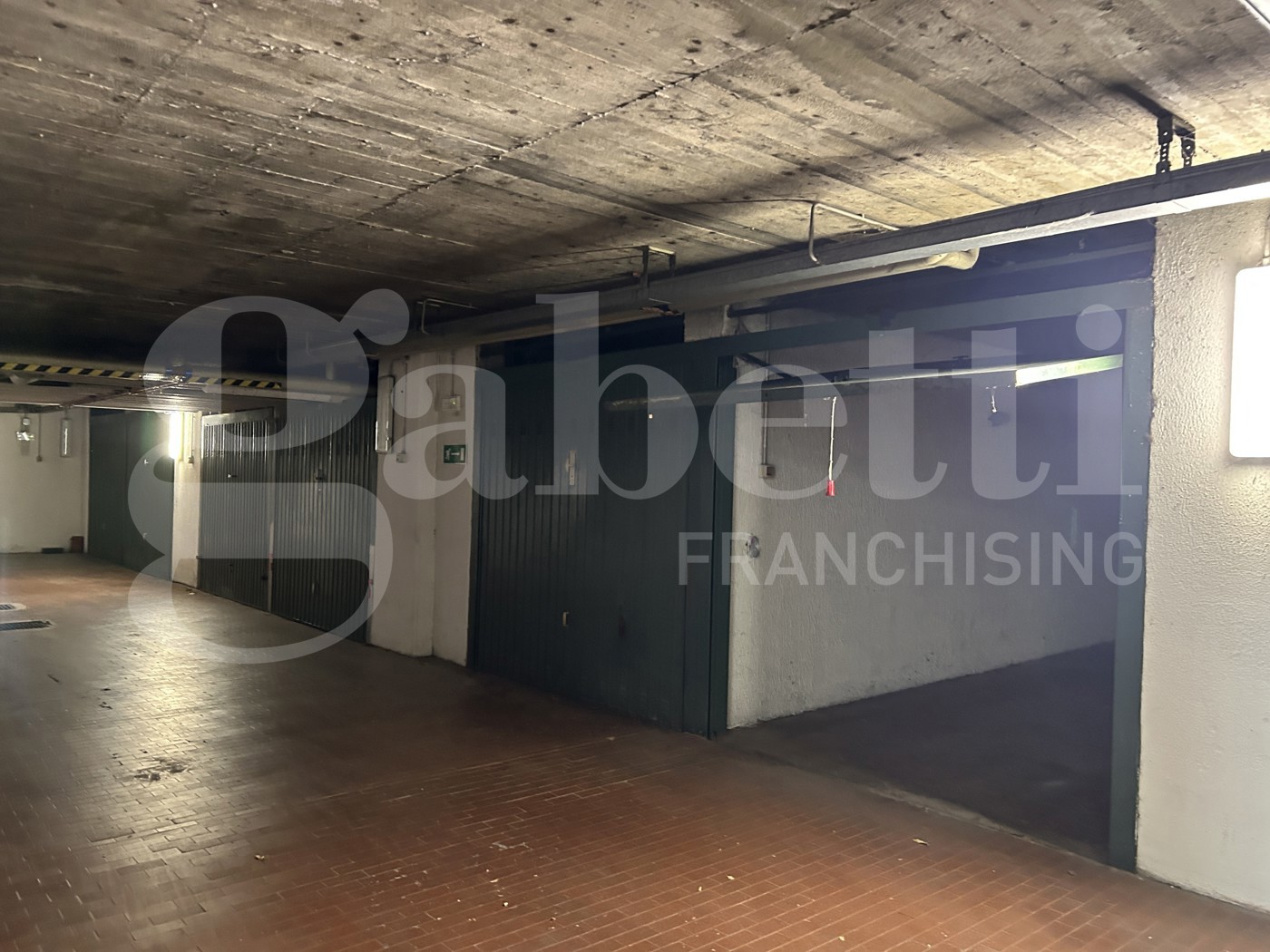 Box/Garage 20mq in vendita a Modena