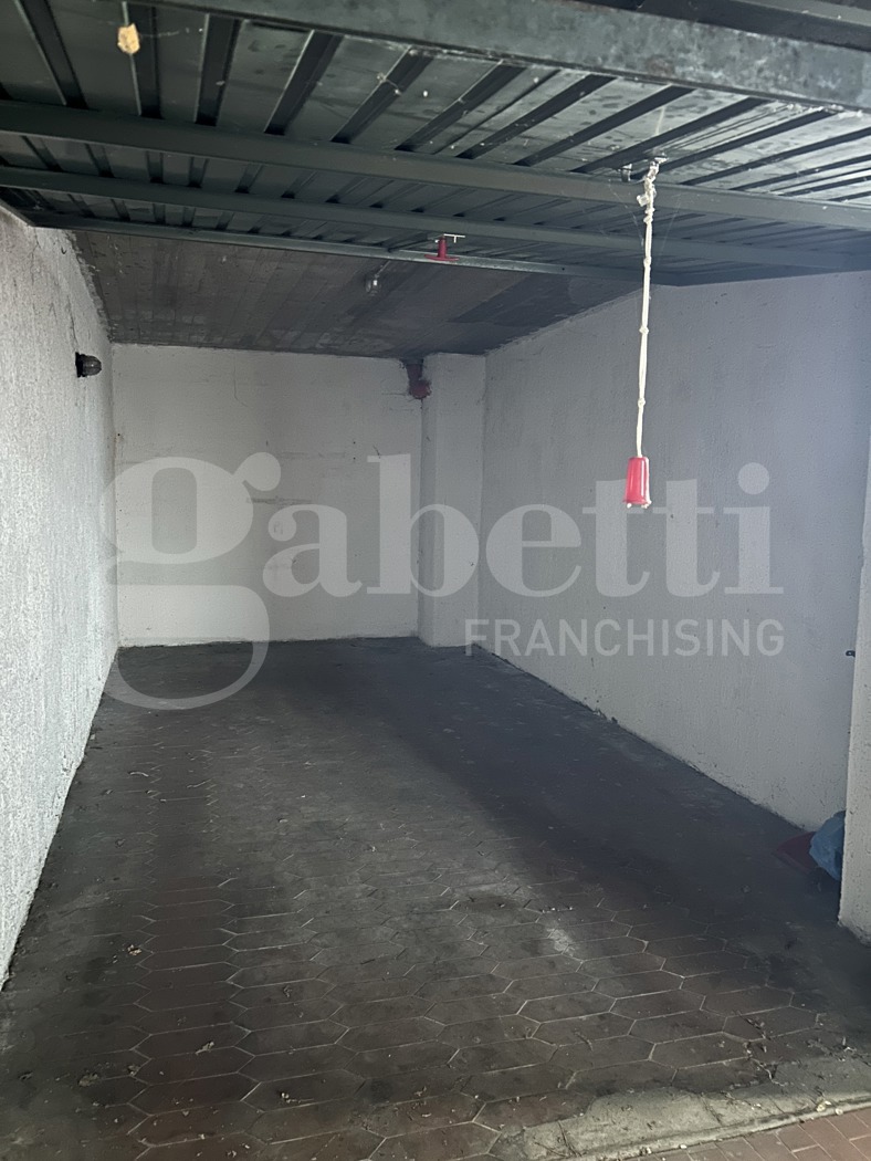 Box/Garage 20mq in vendita a Modena