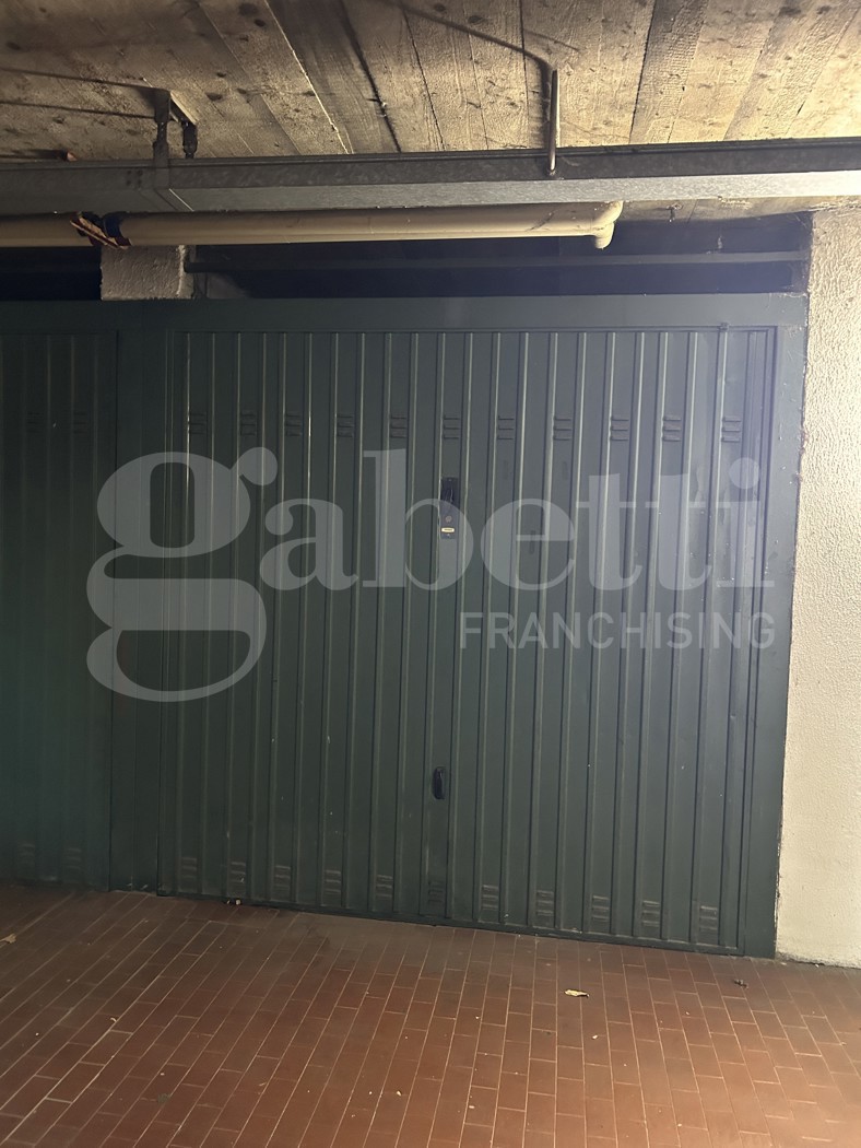 Box/Garage 20mq in vendita a Modena