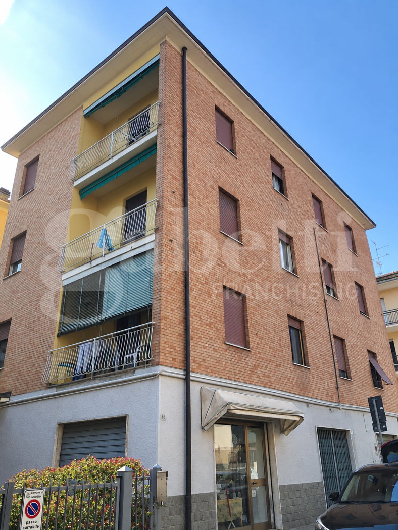 Negozio in vendita a Modena