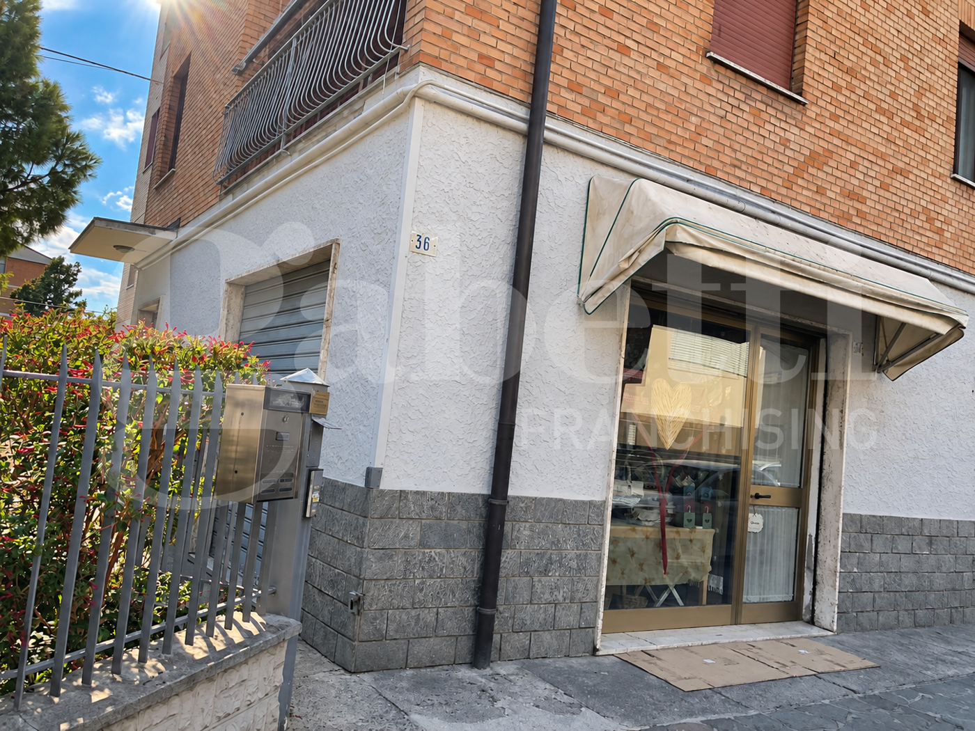 Negozio in vendita a Modena