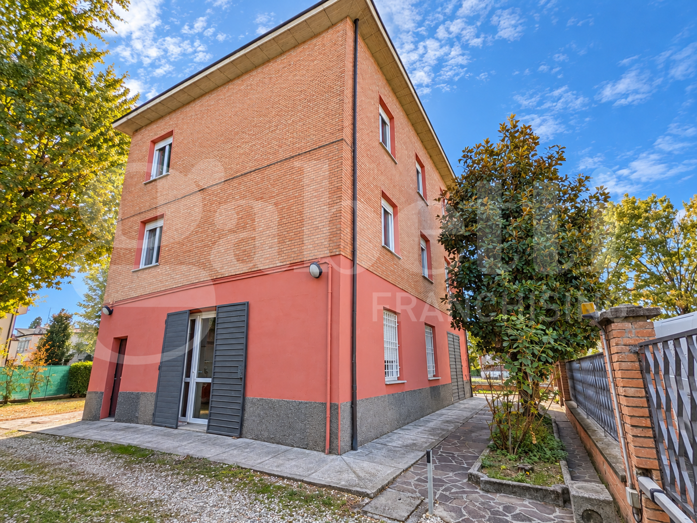 Stabile/Palazzo in vendita a Modena