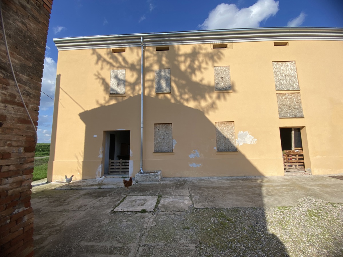 Casa indipendente da ristrutturare a Novi di Modena