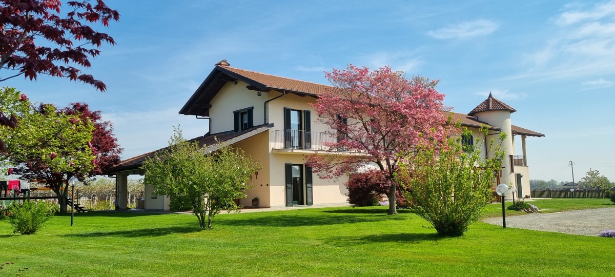 Casa indipendente con giardino a Cavour