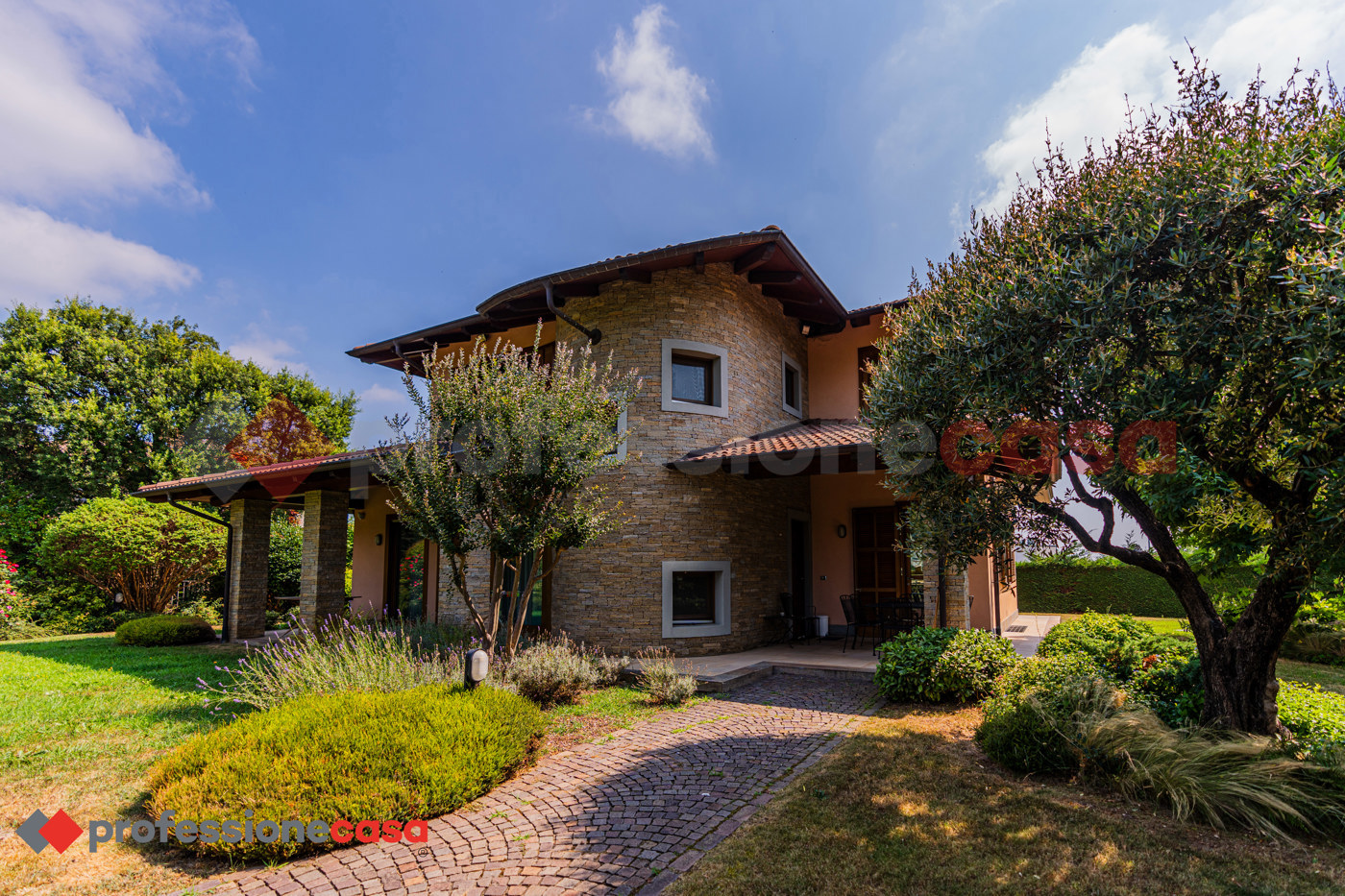 Villa con giardino a Pinerolo