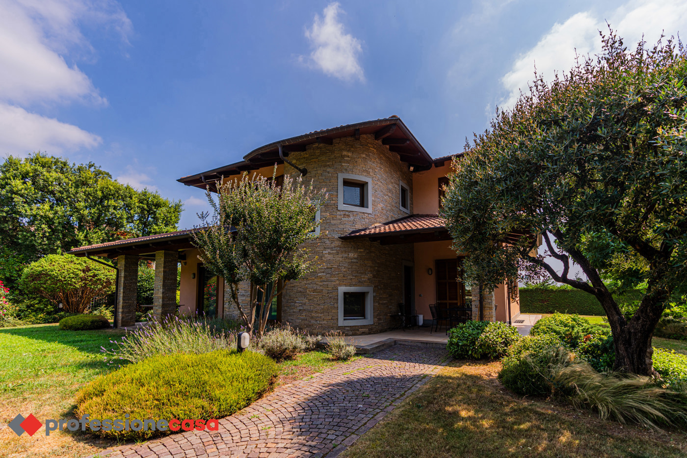 Villa con giardino a Pinerolo