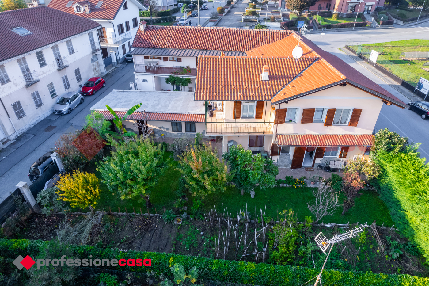 Villa con giardino a Pinerolo