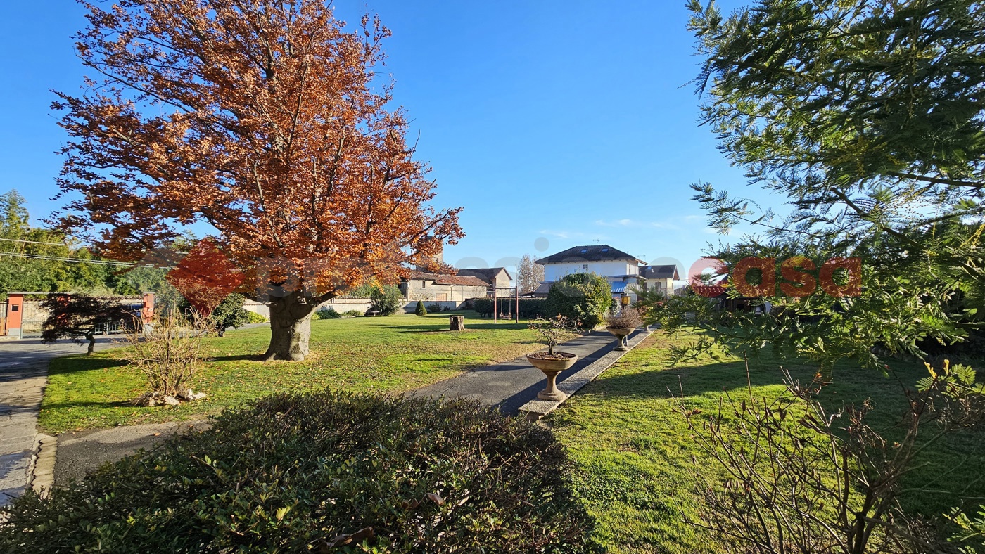 Villa con giardino a Pinerolo