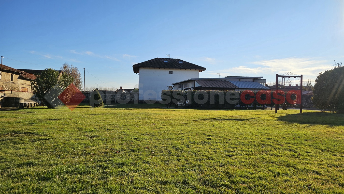 Villa con giardino a Pinerolo