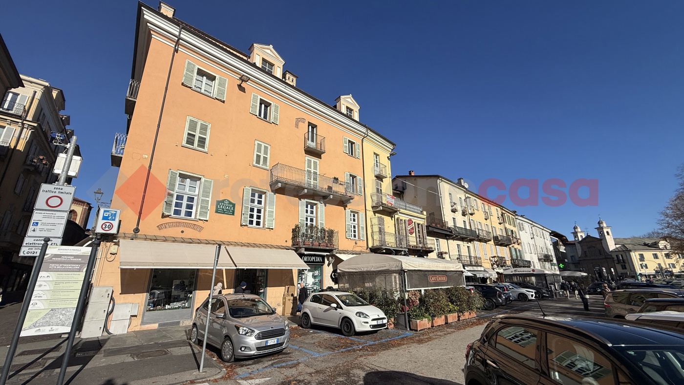 Stabile/Palazzo in vendita a Pinerolo