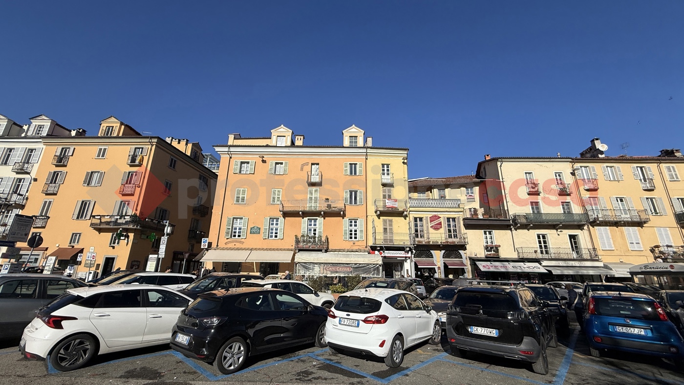 Stabile/Palazzo in vendita a Pinerolo