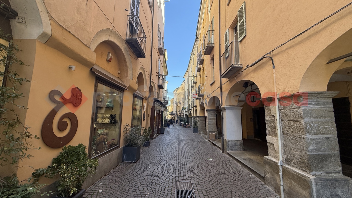 Stabile/Palazzo in vendita a Pinerolo