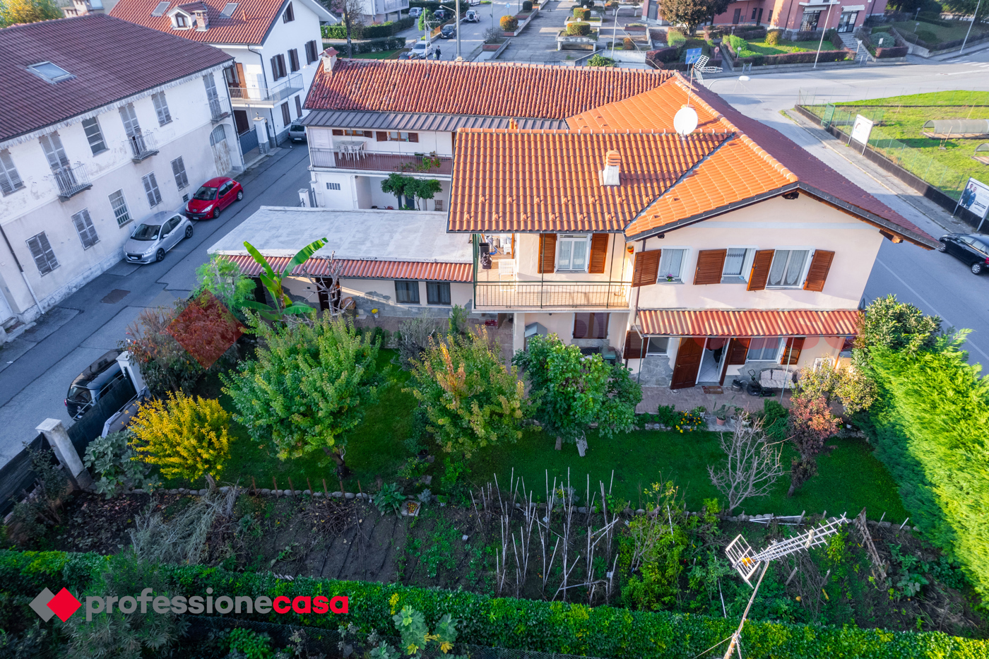 Villa con giardino a Pinerolo