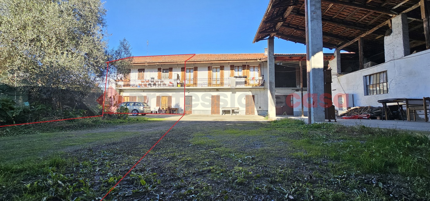 Quadrilocale con giardino a Pinerolo