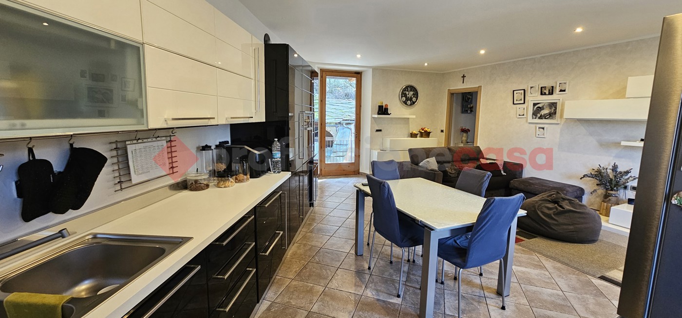 Casa indipendente con giardino a Cavour