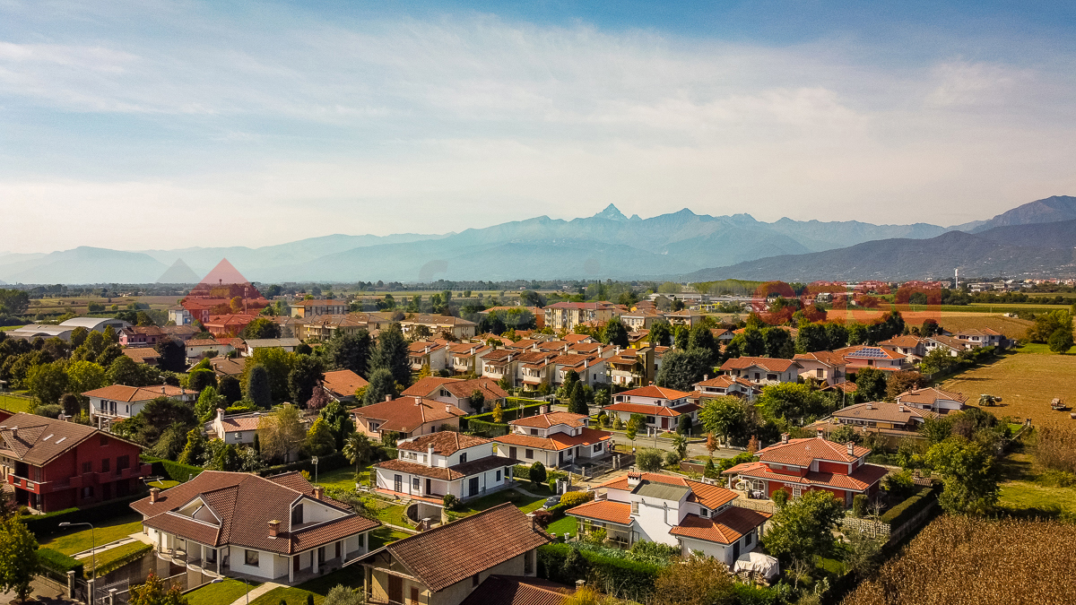 Villa con giardino a Pinerolo