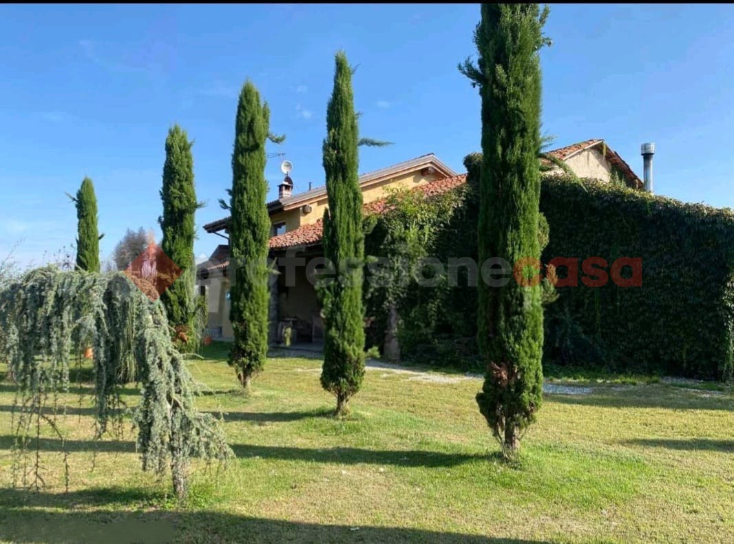 Rustico con giardino a Pinerolo