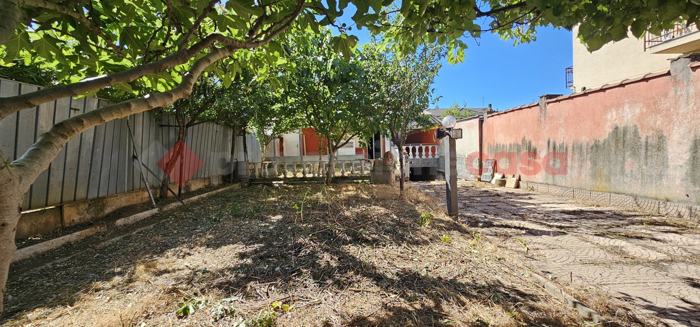 Villa con giardino a Piscina