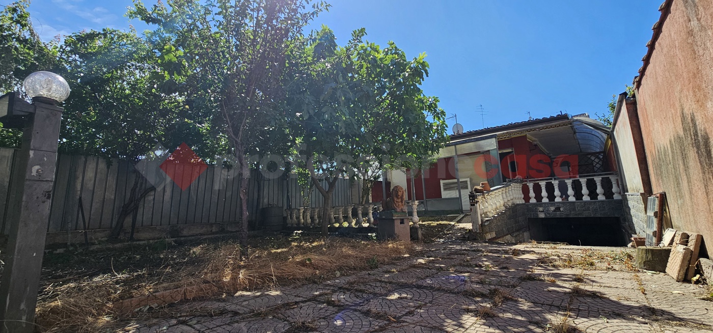 Villa con giardino a Piscina